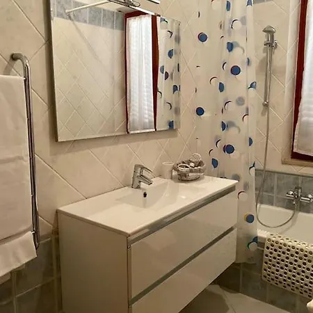 Apartment Casa Lucietta, 30 Mt Dal Mare E Posto Auto Privato